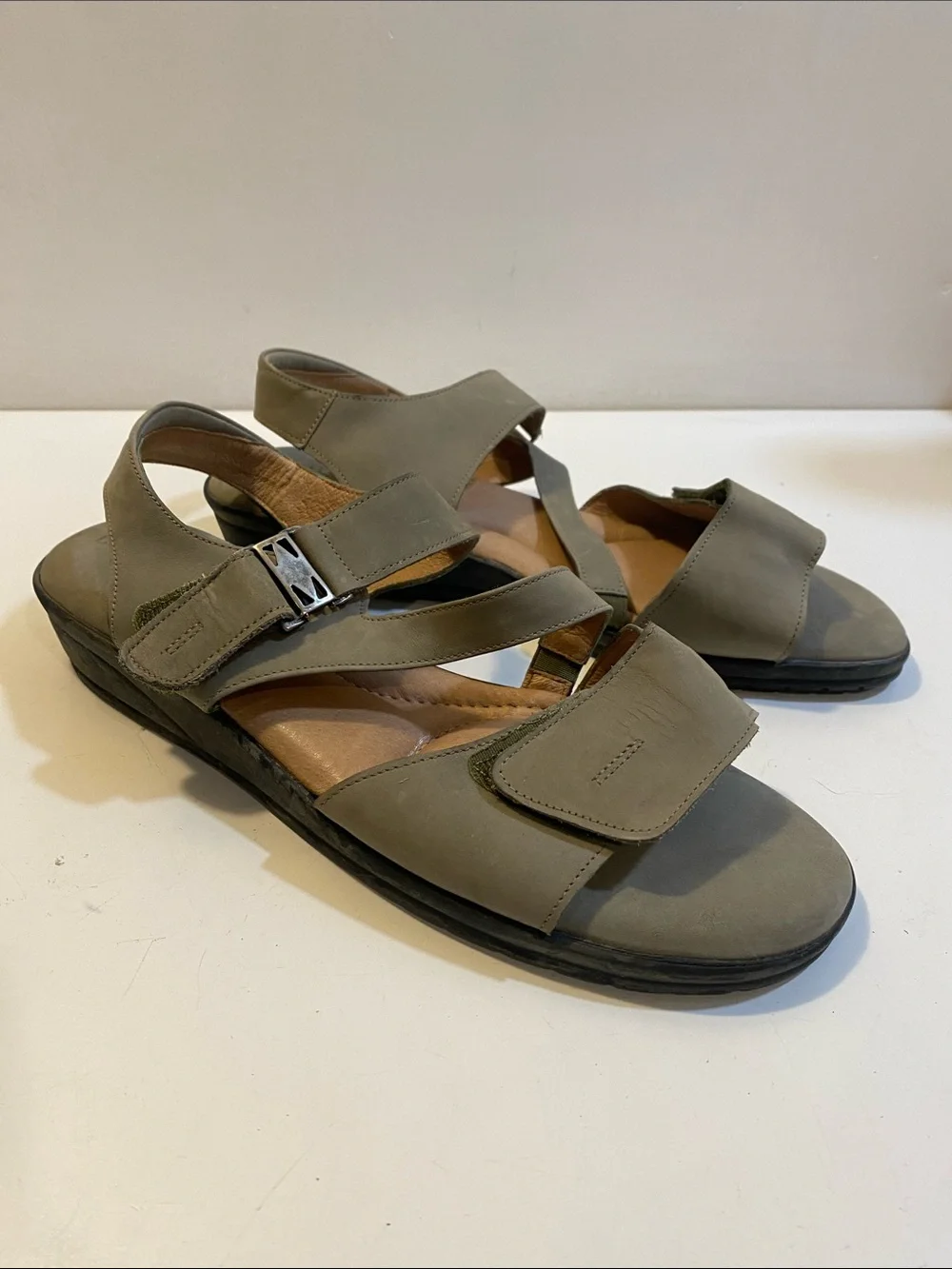 BEUTIFEEL  Olive Green Adjustable Strap Comfort  Sandals Sz 42
